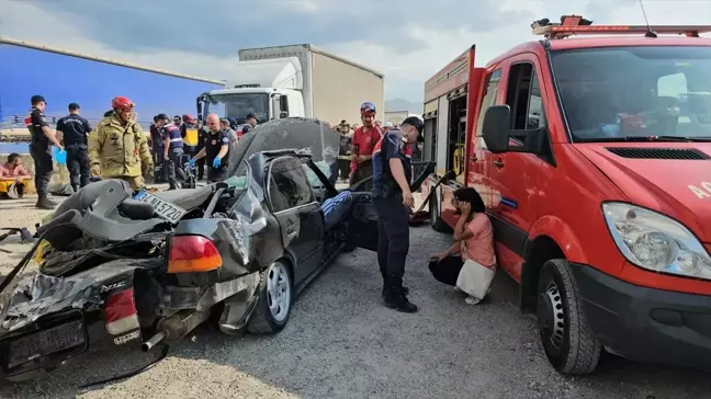 Bursa'da Otomobil Tırın Altına Girdi: 2 Ölü