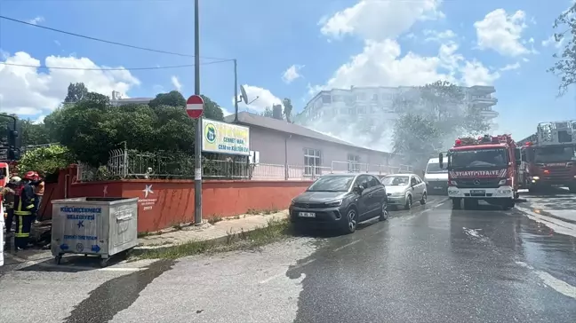 Küçükçekmece'de Cemevi Çatısında Yangın Çıktı