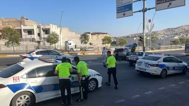 Şanlıurfa'da cipin refüje çarpması sonucu 6 kişi yaralandı