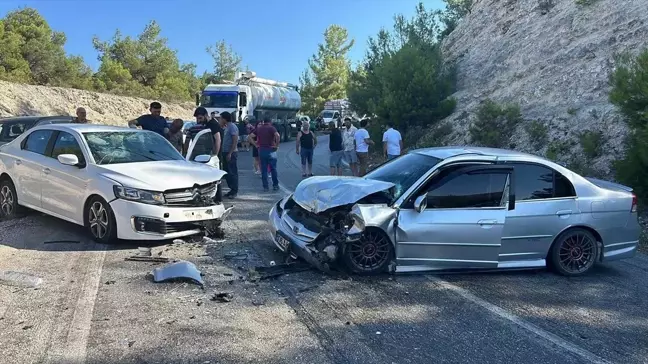 Uşak'ta trafik kazası: 5 kişi yaralandı