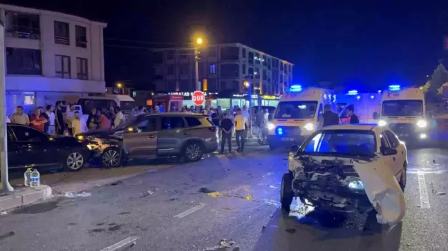 Düzce'de Yasak Yerden U Dönüşü Yapan Cip Zincirleme Kazaya Neden Oldu