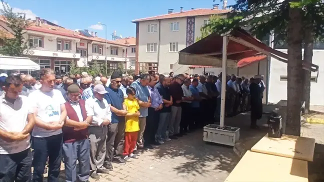 İsrail'in Hamas Siyasi Büro Başkanı İsmail Heniyye için gıyabi cenaze namazı kılındı