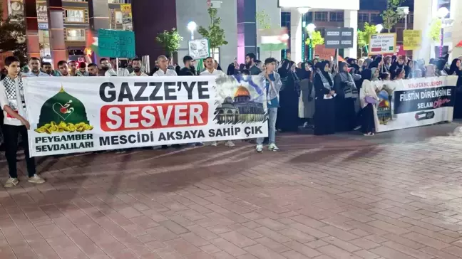 Muş'ta yüzlerce kişi Haniye için yürüdü