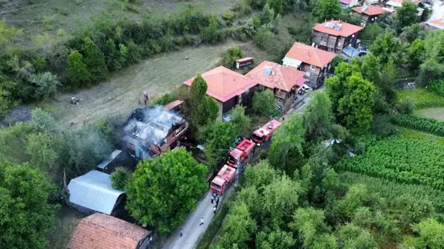 Kastamonu'da çıkan yangında ev kullanılamaz hale geldi