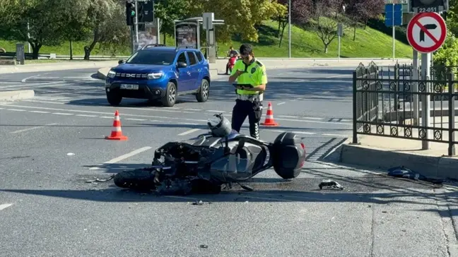 Şişli'de Hafif Ticari Araç ile Motosiklet Çarpıştı: Bir Kişi Yaralandı