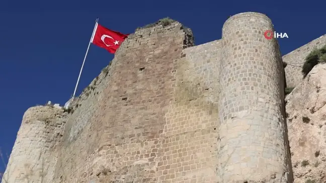 Vali Hatipoğlu, Harput Kalesi'ndeki kazı ve restorasyon çalışmalarını inceledi