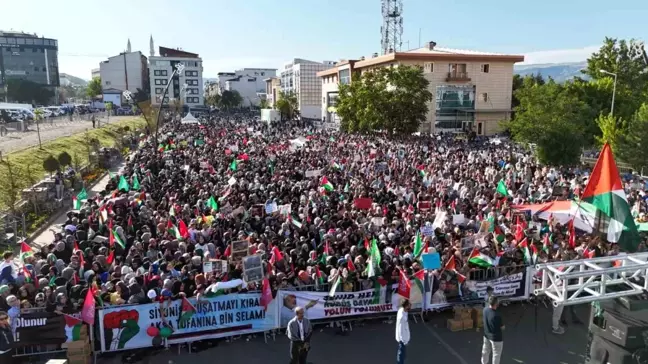 Bingöl'de İran'da suikasta uğrayan Hamas lideri İsmail Haniye ve Gazze için protesto yürüyüşü düzenlendi