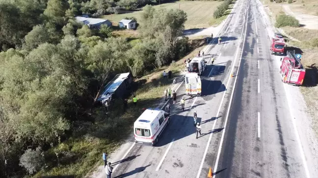 Erzincan'da otobüs kazası: 1 ölü, 33 yaralı