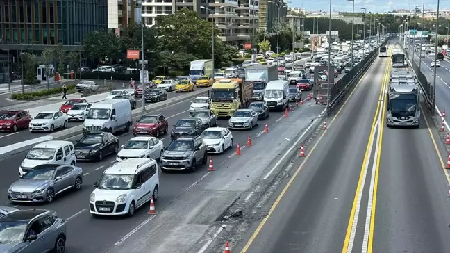 İstanbul'da Beyaz Yol ve Elektrik Altyapı Çalışmaları Nedeniyle D-100'de Trafik Yoğunluğu