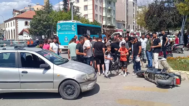 Afyonkarahisar'da otomobille çarpışan elektrikli motosikletin sürücüsü ağır yaralandı