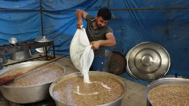 Burdur'da İmece Usulüyle Yapılan Aşure 4 Bin Kişiye Dağıtıldı