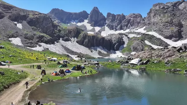 Hakkari'de düzenlenen 6. Cilo Festivali renkli görüntülere sahne oldu