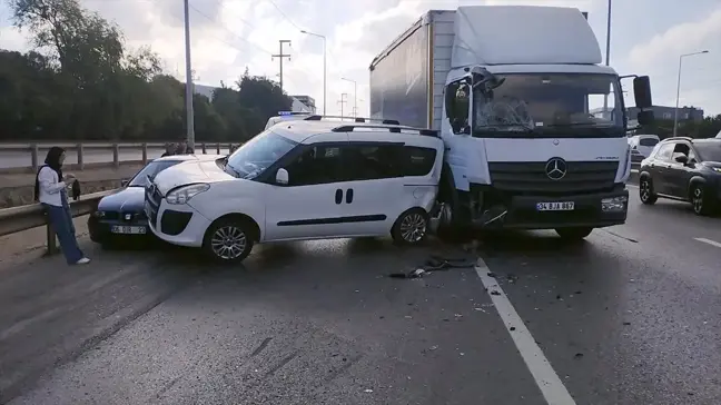 Gebze'de Zincirleme Trafik Kazası: 3 Yaralı