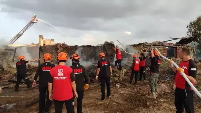 Kütahya'da Ekmek Fırınından Çıkan Yangın Söndürüldü