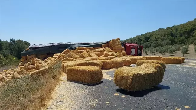 Denizli'nin Buldan ilçesinde tır devrildi, sürücü yaralandı