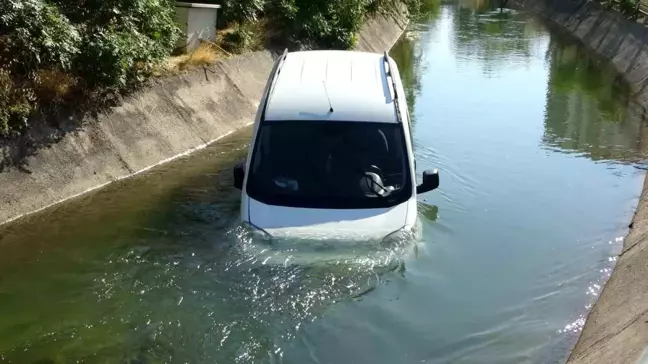 Malatya'da Kontrolden Çıkan Araç Sulama Kanalına Uçtu