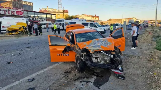 Kırıkkale'de Ticari Taksi Kazası: 1 Ölü, 2 Ağır Yaralı