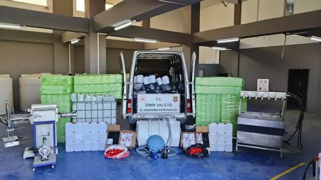 İzmir'de Kaçak İçki İmalathanesine Operasyon: 2 Bin 270 Litre Etil Alkol Ele Geçirildi