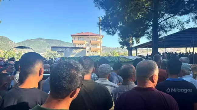 Alanya'da safari aracının uçuruma yuvarlanması sonucu hayatını kaybeden genç annenin cenazesi toprağa verildi