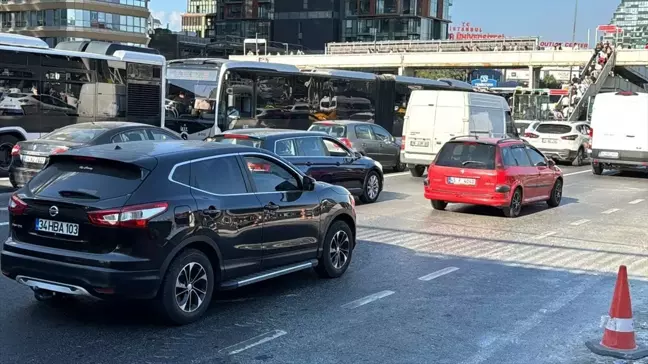 Avcılar-Küçükçekmece Metrobüs Hattında Trafik Yoğunluğu