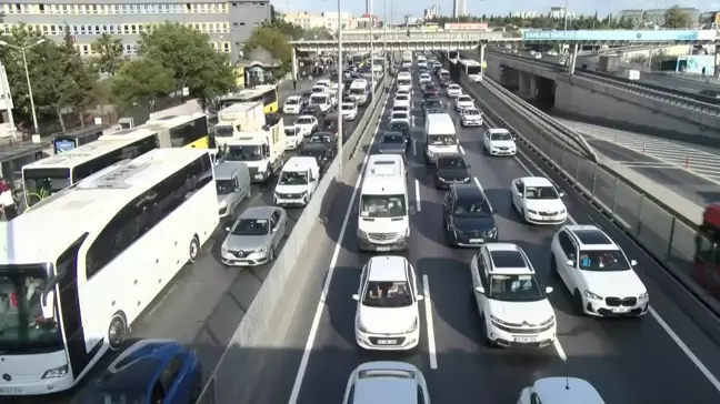 Kadıköy İstikametinde Trafik Yoğunluğu Oluştu