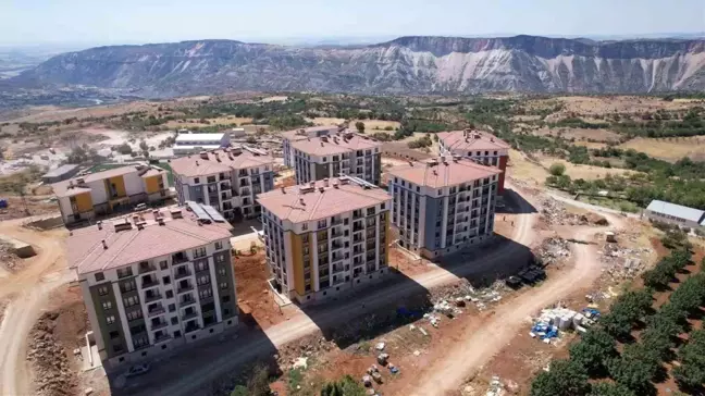 Adıyaman'ın Tut ilçesinde depremzedeler yeni konutlara yerleşiyor