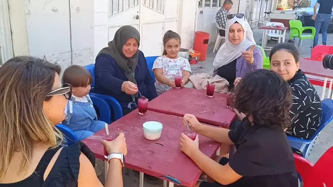 Afyonkarahisar'ın Sandıklı ilçesinde insanlar yaz aylarında kar şerbetiyle serinliyor