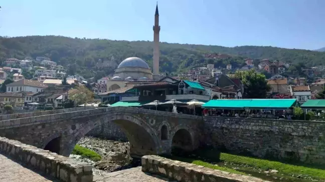 Kosova'nın Prizren şehrinde Akdere Nehri kuruma noktasına geldi