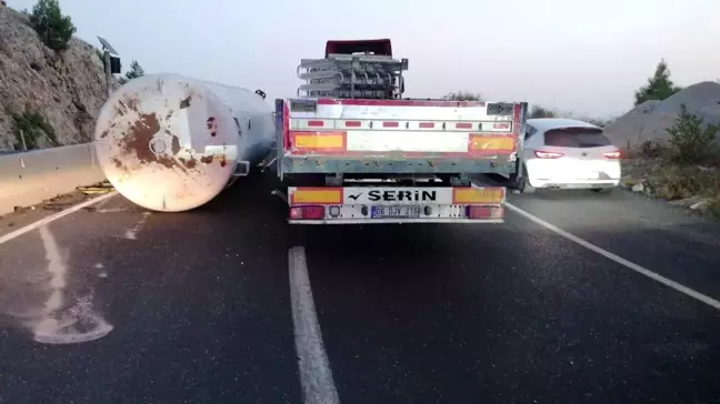 Muğla'da Gaz Tankeri Yola Düştü, Muğla İstikameti Trafiğe Kapandı