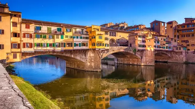 İtalya'da Ponte Vecchio Köprüsüne İsim Yazan Alman Turistlere Yüksek Para Cezası