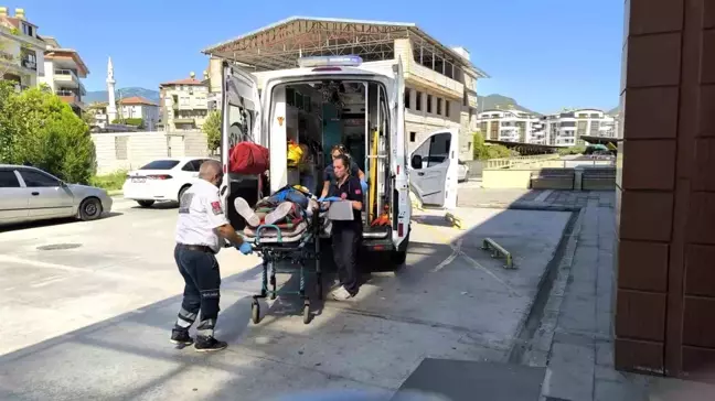 Alanya'da cipin uçuruma yuvarlanması sonucu 2 kişi yaralandı