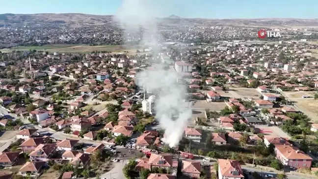 Kırıkkale'de yangın: İki ev bir odunluk yangında kullanılamaz hale geldi