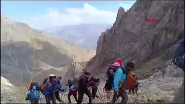 KARS Dağcılık Kulübü Üyeleri Cilo Dağı'na Türk Bayrağı Açtı