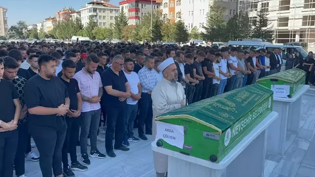 Nevşehir'de trafik kazasında hayatını kaybeden kardeşlerin cenazeleri defnedildi