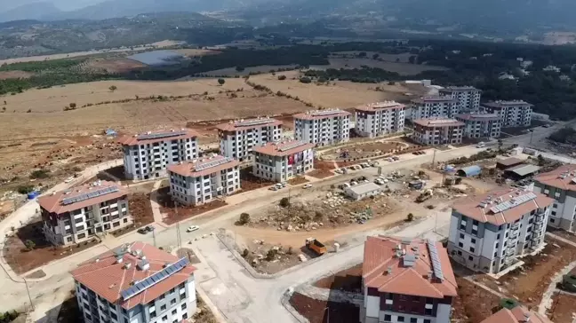 Osmaniye'de deprem konutlarının anahtarları teslim ediliyor