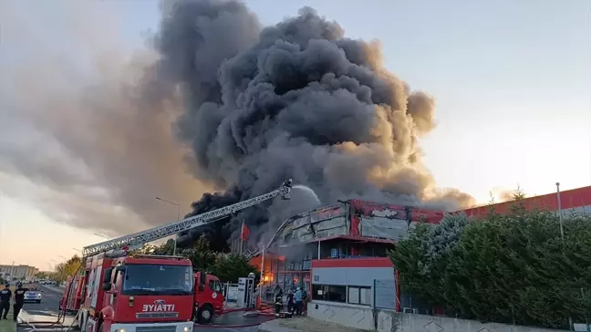 Çerkezköy'deki Plastik Fabrikasında Yangın Çıktı