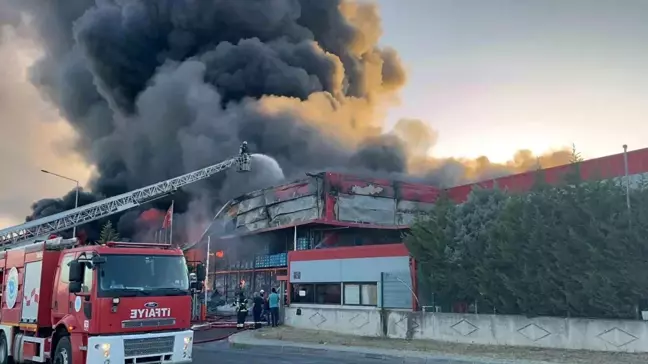 Çerkezköy'deki Plastik Fabrikasında Yangın Çıktı