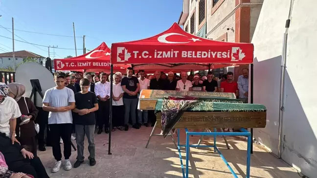 Kandıra'da Boğulan Babaanne ve Torunları Toprağa Verildi