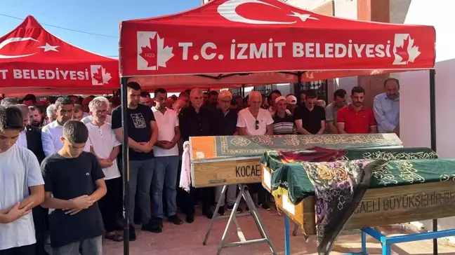 Kocaeli'de Göle Düşen 2 Çocuk ve Boğulan Babaanne Son Yolculuğuna Uğurlandı