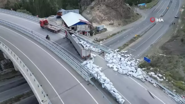 Freni boşalan tır devrildi: 1 ölü