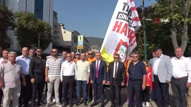 Taksicilere yapılan saldırılara dikkat çekmek için 16 kilometre koştular