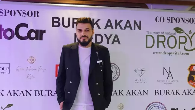 Ünlü Yönetmen Burak Akan'dan Yaza Veda Partisi