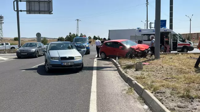 Kütahya'da Kavşakta Otomobil Kazası: 6 Yaralı