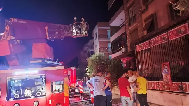 Ödemiş'te bir binanın çatısında çıkan yangın söndürüldü