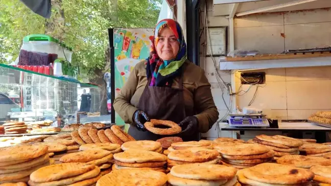 Kahramanmaraş'ta Odun Ateşinde Çörek ve Simit Pişiren Hacer Usta