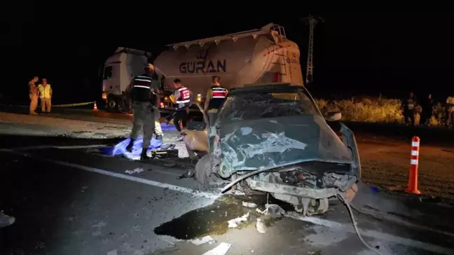 Gaziantep'te otomobilin tıra çarptığı kazada bir kadın hayatını kaybetti