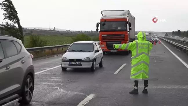 Kırıkkale'de yağmur kazaya davetiye çıkardı: 3 araç çarpıştı, 4 yaralı