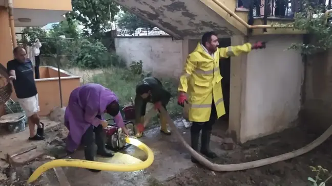 Sinop'un Gerze ilçesinde sağanak nedeniyle ev ve iş yerleri su altında kaldı