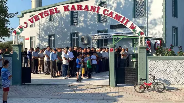 Balıkesir'de babası tarafından öldürülen genç kız son yolculuğuna uğurlandı