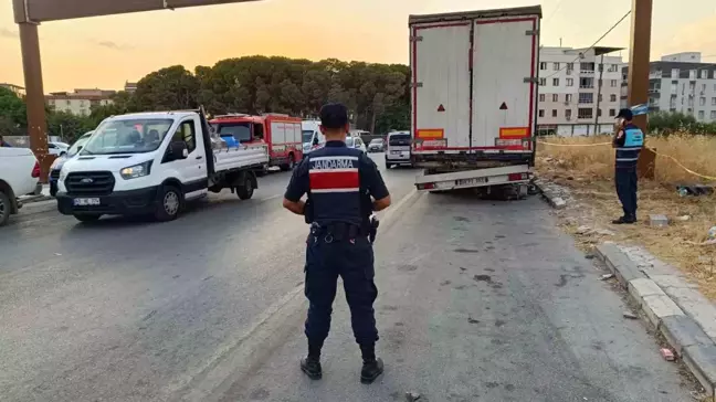 Manisa'da Motosiklet Tıra Arkadan Çarptı: 1 Ölü, 1 Yaralı